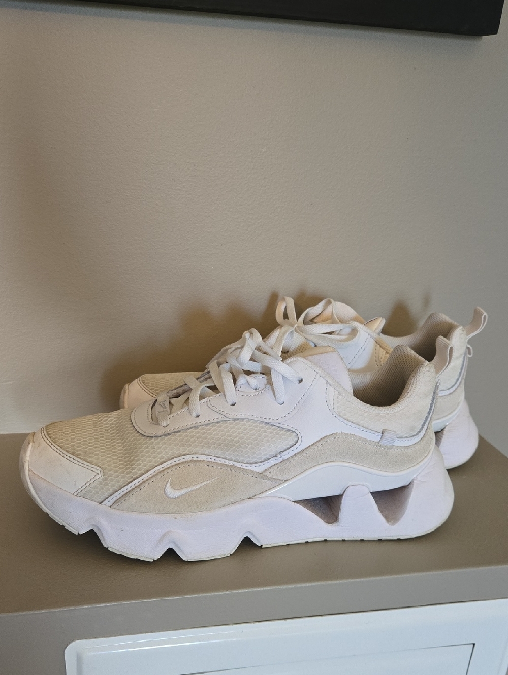 Nike Women's RYZ 365 Athletic Shoes